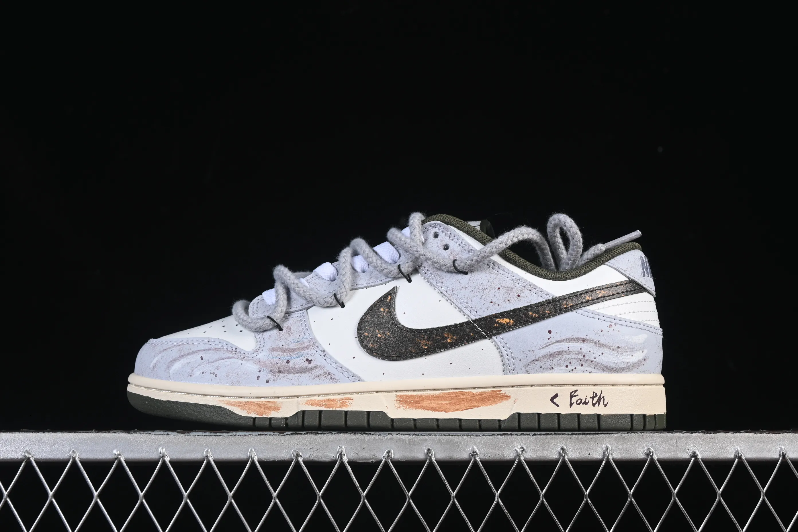 All categories Nk SB Dunk Series Nk SB Dunk Low High-end customized low-top sneakers Nike SB Dunk Low straps Anniversary high-end customized low-top casual sneakers HF5441-102